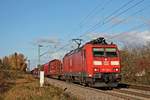 Am Nachmittag des 30.10.2017 fuhr südlich von Buggingen die 185 106-2 mit einem gemischten Güterzug (Mannehim Rbf - Chiasso Smistamento), den sie auf dem kompletten Laufweg bespannte, in Richtung Schweiz.