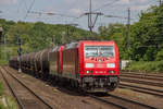 185 355-5 und 185 376-1 ziehen einen schweren Kesselzug in Köln West, am 14.05.2019.