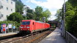 185 275-5 und 185 233-4 beide von DB kommen als Lokzug aus Köln-Gremberg(D) nach Aachen-West(D) und kammen aus Richtung Köln und fuhren durch Aachen-Schanz in Richtung Aachen-West.
Aufgenommen vom Bahnsteig von Aachen-Schanz. 
Bei Sommerwetter am Nachmittag vom 17.6.2019.