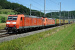 Doppeltraktion DB BR 185 mit Güterzug unterwegs in den Süden bei Riedtwil am 11. August 2019.
Foto: Walter Ruetsch