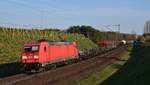 DB 185 340 ist mit einem Güterzug in Richtung Fulda kurz vor dem Abzweig Hanau Rauschwald zu sehen. Aufgenommen am 30.3.2019 16:30