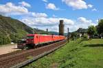 DB Cargo 185 210-1 mit weiteren Güterzugloks am 10.08.19 in Oberwesel