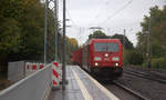 185 351-4 DB  kommt als Umleiter aus Richtung Aachen-West mit einem Güterzug aus Stolberg-Gbf(Rheinland)(D) nach Köln-Gremberg(D) und fährt durch Kohlscheid in Richtung Herzogenrath,Mönchengladach. 
Aufgenommen von Bahnsteig 1 in Kohlscheid.
Bei Regenwetter am Nachmittag vom 15.10.2019.