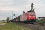 Mit einem gemischten Güterzug (Mannheim Rbf- Chiasso Smistamento) fuhr am Nachmittag des 25.05.2019 die 185 107-0 nördlich vom Haltepunkt Auggen über die KBS 703 durchs Rheintal in Richtung Schweizer Grenze.