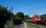 185 076 hat am 31.07.2020 um 16:45 Uhr mit Schienenschwellen soeben die Rheintalbahn verlassen und ist bei Karlsruhe-Rintheim auf dem Weg zum Karlsruher Güterbahnhof.