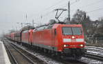 DB Cargo AG [D] mit der Doppeltraktion  185 002-3  [NVR-Nummer: 91 80 6185 002-3 D-DB] +  185 378-7  [NVR-Nummer: 91 80 6185 378-7 D-DB] mit dem Erzzug (leer) Richtung Hamburg (Hansaport) am 05.01.21 Berlin Hirschgarten.  