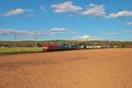 DB Cargo Bombardier Traxx 185 256-5 mit KLV Zug in Walluf am 16.10.21