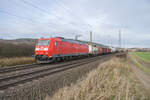 185 166-6 mit einem gemischteh Güterzug bei Kerzell am 23.11.2021.