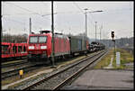 Fast drei Tage stand dieser Militärtransportzug im Bahnhof Hasbergen. Am 13.12.2021 war noch die Zuglok 185170-8 davor. Bei der Ladung handelte es sich vornehmlich um schwere niederländische Panzer Haubitzen.