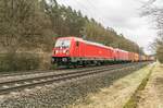 187 211-8 u. 185 257-3 mit einem Containerzug in Richtung Norden unterewgs,gesehen am 09.02.2022 im Haunetal.