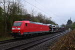 Im Regen des Mittags kam der Audi-Zug mit der 185 142-7 durch Neckargerach gen Heidelberg gefahren. 31.3.2022