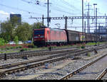 DB - 185 119-5 vor Güterzug unterwegs in Pratteln am 09.05.2022