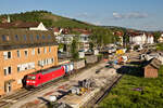 185 161 mit Containerganzzug am 13.05.2022 am Eszetsteg in Stuttgart. 