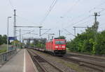 DB 185 387-8 mit einem gemischten Gterzug Richtung Magdeburg, am 18.08.2022 in Niederndodeleben.