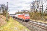 185 188-0 mit einem Mischer bei Kerzell am 22.03.2023.