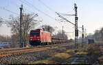 Gemischter Gz mit 185 260-7 unterwegs am km 9,2 in Schkopau Richtung Halle-Ammendorf.