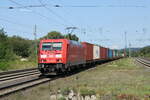 DB 185 290-4 mit Containerwagen Richtung Süden, am 18.08.2023 in Eichenberg.