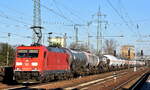DB Cargo AG, Mainz mit ihrer  185 292-0  (NVR:  91 80 6185 292-0 D-DB ) und einem gemischten Kesselwagenzug Richtung Rbf. Seddin am 08.01.24 Durchfahrt Bahnhof Schönefeld (b.Berlin).