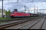 DB - Loks 185 085-8 + 185 099-9 mit Güterzug unterwegs in Pratteln am 02.04.2024 .. Standort des Fotografen ausserhalb der Geleisanlagen