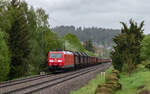 185 079 mit dem EZ 52054 (Villingen - Kornwestheim Rbf) bei St.Georgen 17.5.24