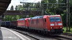 DB Cargo AG, Mainz mit der Doppeltraktion  185 049-4  [NVR-Nummer: 91 80 6185 049-4 D-DB] +  185 381-1  [NVR-Nummer: 91 80 6185 381-1 D-DB] und einem Ganzzug Hochbordwagen am 27.05.24 Höhe