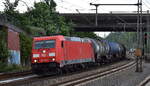 DB Cargo AG, Mainz mit ihrer  185 338-1  [NVR-Nummer: 91 80 6185 338-1 D-DB] und Kesselwagenzug am 27.05.24 Höhe Bahnhof Hamburg-Harburg.