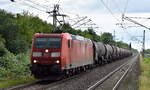 DB Cargo AG, Mainz mit ihrer  185 082-5  [NVR-Nummer: 91 80 6185 082-5 D-DB] und einem Kesselwagenzug am 05.06.24 Durchfahrt Bahnhof Berlin-Hohenschönhausen.