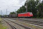 DB Lok 185 090-8 fährt am 20.06.2024 Richtung Bahnhof Rheinfelden.