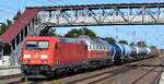 DB Cargo AG, Mainz mit ihrer  185 347-2  [NVR-Nummer: 91 80 6185 347-2 D-DB] mit  232 303-8  und gemischtem Güterzug am Haken Richtung Rbf. Seddin am 29.07.24 Höhe Bahnhof Saarmund.