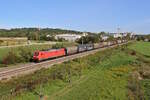 DB 185 294-6 rollt mit einem gemischten Güterzug aus dem Bahnhof Freising in Richtung München. (29.09.2023)