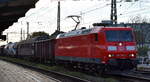 DB Cargo AG, Mainz mit ihrer  185 078-3  [NVR-Nummer: 91 80 6185 078-3 D-DB] und einem gemischten Güterzug am 17.10.24 Höhe Bahnhof Magdeburg Neustadt.