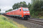 152 125-1 u.185 076-7 sind am 12.09.2024 mit einem gemischten Güterzug bei Kerzell unterwegs.