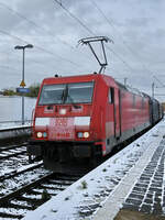 Ende November 2024 war der von der Elektrolokomotive 185 377-9 gezogene gemischte Güterzug in Schwelm zu sehen.