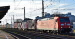 DB Cargo AG, Mainz [D] mit ihrer   185 151-8  [NVR-Nummer: 91 80 6185 151-8 D-DB] und einem Containerzug am 26.11.24 Höhe Bahnhof Magdeburg Neustadt.