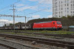 Lok 185 116-1 der DB durchfährt am 24.09.2024 den Bahnhof Pratteln.