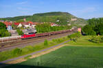 185 261 DB Cargo mit einem E-Wagenzug bei Retzbach-Zellingen Richtung Gemünden, 01.06.2021