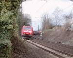 185 135 mit Container-Dg in Richtung Mainz an einem B in Eltville (Rheingau); 16.