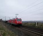 Baureihe 185 in Doppeltraktion vor einem Kohle-Ganzzug, Aufnahne nhe Sangerhausen am 11.04.2008