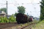 Nachschuss auf 185 222-7 mit ihren kurzen Gz bei Dessau am 22.05.2009