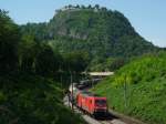 185 258-1 mit FE 45175 Kornwestheim - Wolfurt kurz vor Singen am Hohentwiel. 27.07.09