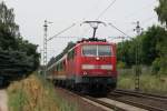 111 220-0 + 111 221-8 mit einem RE nach Wrzburg Hbf in Dettingen am 03.07.09