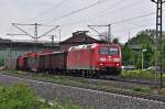 185 042 wartet auf ihre Weiterfahrt Richtung Wrzburg in Bf Retzbach am 11.05.2010