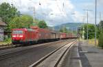 185 015-5 mit Gterzug (vermutlich Autoteile) am 06.07.2010 durch Kreiensen