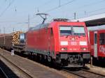 185359-7 karrt bei Passau-Hbf einen Gterzug Richtung sterreich;100710