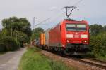 185 010-6 mit einem Containerzug in Karlsruhe Rintheim am 10.08.2010