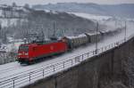 185 078-3 berquerte am 19.12.2010 mit einem Kesselwagenzug den Bekeviadukt in Altenbeken.