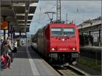 185 606-1 kommt am 10.09.2010 mit einem Partyzug nach Oberhof im Hauptbahnhof von Koblenz an.