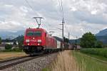 185 240 und eine weitere Railion, konnten am 11.07.2011 kurz vor Kirchdorf an der Krems, in Fahrtrichtung Linz, um 16:30 abgelichtet werden.