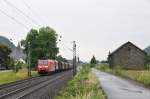 185 039-5 mit einem Gterzug bei der Durchfahrt durch Leutesdorf. Aufgenommen am 25/06/2011.