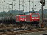 185 069-2 rangiert am 24.07.2011 vorsichtig an 185 223-5, die bereits an einem Kesselzug steht. Gemeinsam ziehen die zwei kurze Zeit spter den Zug aus Aachen West Richtung Kln.